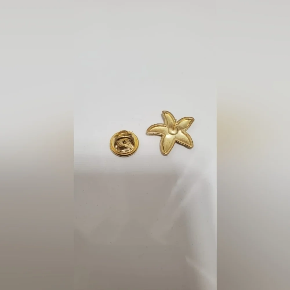 Starfish Light Gold Coat Pin Brooch 🌴